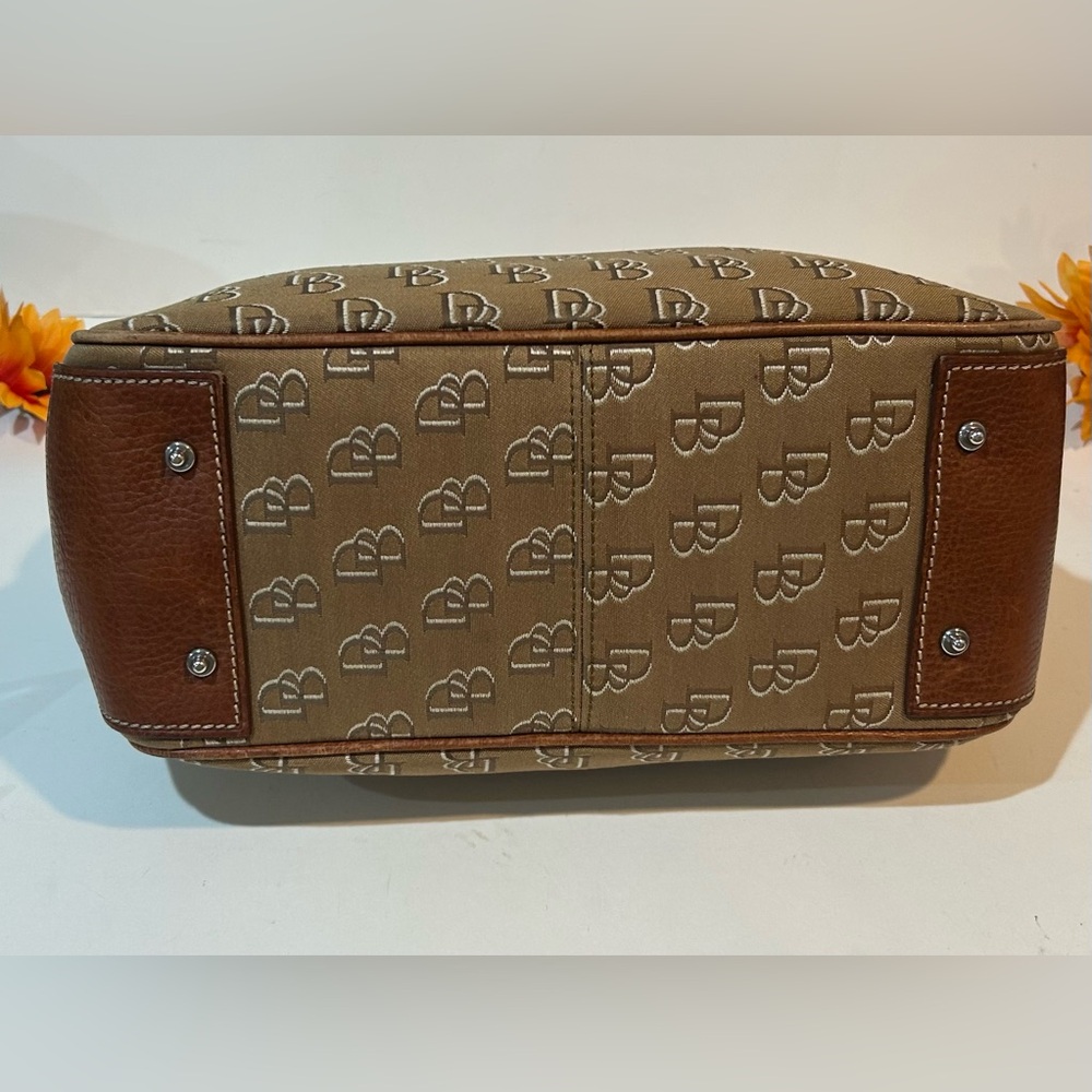 Authentic Dooney & Bourke DB Logo Satchel Classic & Timeless Everyday Bag - Picture 7 of 12